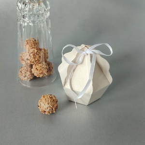 Esküvői köszönőajándék, vajszínű, krémszínű papírmuffin - esküvő - emlék & ajándék - köszönőajándék - Meska.hu
