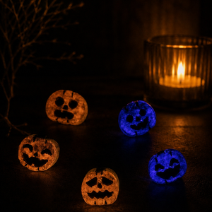 Világító halloween tök hűtőmágnes kísérőkártyával - otthon & életmód - dekoráció - halloween - halloweeni figurák - Meska.hu