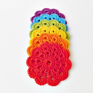 Szivárvány színű horgolt poháralátét,, lakásdekoráció szett 6 db - otthon & életmód - konyhafelszerelés, tálalás - tálalás - tányér- és poháralátét - Meska.hu