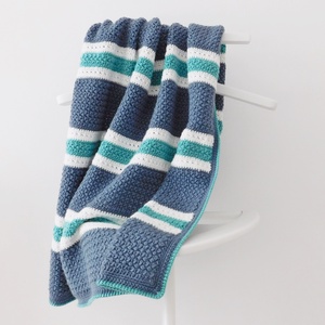 Csíkos horgolt nagyméretű babatakaró, szürke-fehér-türkiz kisfiú takaró - otthon & életmód - babaszoba, gyerekszoba - Meska.hu