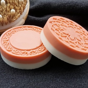 Vörösáfonya és sült alma illatú kecsketejes szappan - Meska.hu