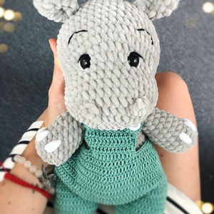 Plüss viziló nadrágban - játék & sport - plüssállat & játékfigura - más figura - Meska.hu