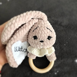 Névre szóló nyuszis csörgő  - Meska.hu