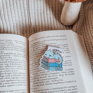 Cuki sárkányos mágneses könyvjelző könyvmolyoknak, Művészet, Grafika & Illusztráció, Egyéb rajzok, Fotó, grafika, rajz, illusztráció, MESKA