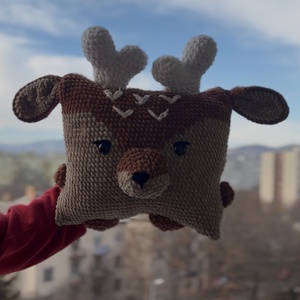Horgolt rénszarvas párna világító szarvakkal - karácsony - karácsonyi lakásdekoráció - karácsonyi manók, figurák - Meska.hu