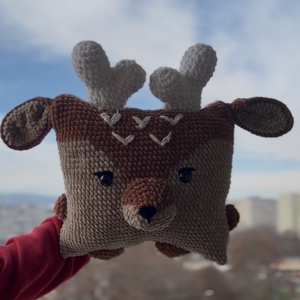 Horgolt rénszarvas párna világító szarvakkal - Meska.hu