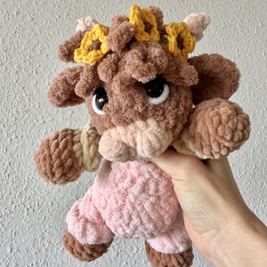 Horgolt skót felföldi boci plüss napraforgó koszorúval � Puha amigurumi tehénke - Meska.hu