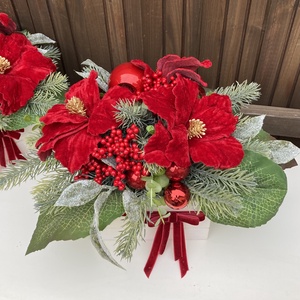 Mikulásvirág asztaldísz, Karácsony, Karácsonyi lakásdekoráció, Karácsonyi lakásdíszek, Virágkötés, MESKA