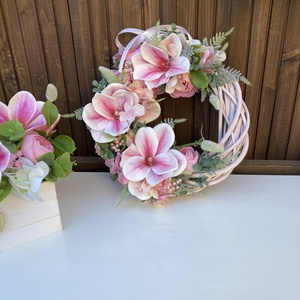Magnólia ajtódísz 28 cm, Otthon & Életmód, Dekoráció, Ajtó- és ablak dekoráció, Ajtódísz & Kopogtató, Virágkötés, MESKA
