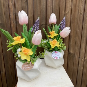 Tulipános asztaldísz , Otthon & Életmód, Virágdekoráció, Virágdíszek, Virágdísz kaspóban, Virágkötés, MESKA