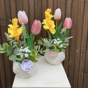 Tulipános asztaldísz , Otthon & Életmód, Virágdekoráció, Virágdíszek, Virágdísz kaspóban, Virágkötés, MESKA