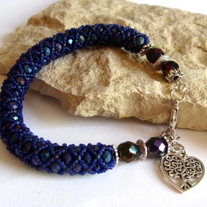 Szodalit, howlit és gyöngy nyaklánc - ékszer - nyaklánc - gyöngyös nyaklánc - Meska.hu