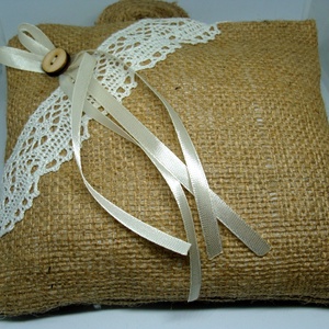 Vintage, rusztikus gyűrűpárna juta anyagból, csipkével - esküvő - kiegészítők - gyűrűtartó & gyűrűpárna - Meska.hu