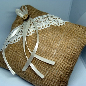 Vintage, rusztikus gyűrűpárna juta anyagból, csipkével - esküvő - kiegészítők - gyűrűtartó & gyűrűpárna - Meska.hu