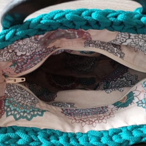 Horgolt crossbody táska türkiz színben - táska & tok - kézitáska & válltáska - vállon átvethető táska - Meska.hu