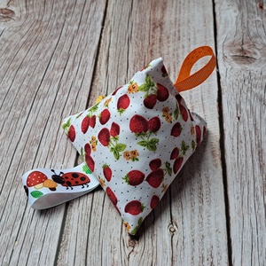 Szalagos babajáték, matatójáték, piramis - epres - baba - mama - baba játékok - babakocka - Meska.hu