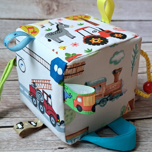 Szalagos babakocka járművekkel, matatókocka, fejlesztőjáték - nagy méretű! - Meska.hu