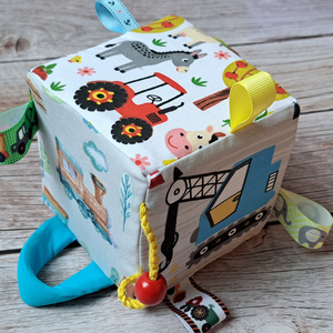 Szalagos babakocka járművekkel, matatókocka, fejlesztőjáték - nagy méretű! - baba - mama - baba játékok - babakocka - Meska.hu