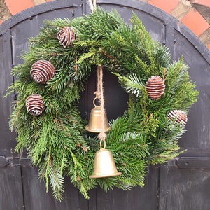 Csengő / Harang, fenyő karácsonyi kopogtató, Karácsony, Adventi díszek, Adventi ajtódísz, Virágkötés, MESKA
