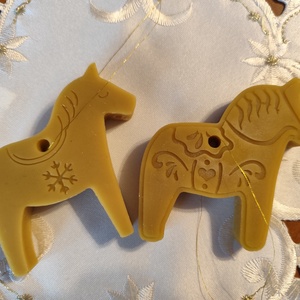 Lovacska mhviasz dísz , Karácsony, Karácsonyi lakásdekoráció, Karácsonyfadíszek, Gyertya-, mécseskészítés, MESKA