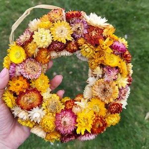 Szárazvirág kopogtató, tavaszi koszorú - otthon & életmód - dekoráció - ajtó- és ablak dekoráció - ajtódísz & kopogtató - Meska.hu