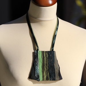 Textil nyaklánc - zöld-sárga trapéz - ékszer - nyaklánc - medálos nyaklánc - Meska.hu Textil nyaklánc - zöld-sárga trapéz - ékszer - nyaklánc - medálos nyaklánc - Meska.hu