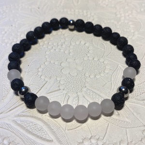 Lávakő karkötő - ékszer - karkötő - bogyós karkötő - Meska.hu