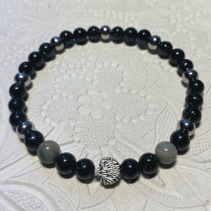 Zöld goldflusz karkötő - ékszer - karkötő - bogyós karkötő - Meska.hu