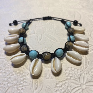 Kagylós nyári karkötő, Ékszer, Karkötő, Bogyós karkötő, Gyöngyfűzés, gyöngyhímzés, MESKA