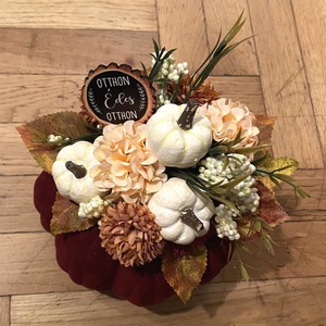 Bársony tökös asztaldísz fehér tököcskékkel - otthon & életmód - dekoráció - asztal és polc dekoráció - asztaldísz - Meska.hu