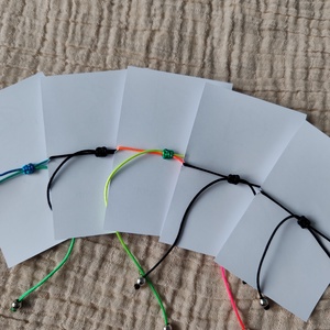 Tulipános makramé karkötő  - ékszer - karkötő - fonott karkötő - Meska.hu