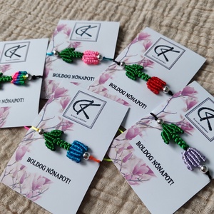 Tulipános makramé karkötő  - ékszer - karkötő - fonott karkötő - Meska.hu