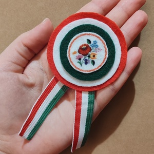 Virágmintás kokárda, Ékszer, Kitűző és Bross, Mindenmás, MESKA
