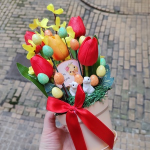 Nyuszis tulipános húsvéti asztaldísz, Ünnepi díszek, dekorációk, Húsvéti díszek és dekorációk, Húsvéti asztaldíszek, Virágkötés, MESKA