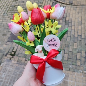 Bárányos tulipános húsvéti asztaldísz, Ünnepi díszek, dekorációk, Húsvéti díszek és dekorációk, Húsvéti asztaldíszek, Virágkötés, MESKA