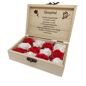 Örömanya szülőköszöntő gravírozott fadoboz - 15x10,5x5 - piros-fehér rózsa művirágokkal - egyedi gravírozással, Esküvő, Emlék & Ajándék, Szülőköszöntő ajándék, Gravírozás, pirográfia, MESKA