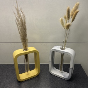 Beton váza üveg kémcsővel - otthon & életmód - dekoráció - virágdísz és tartó - váza - Meska.hu