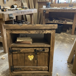 Rusztikus éjjeli szekrény - szívből - fából . - otthon & életmód - bútor - szekrény - Meska.hu