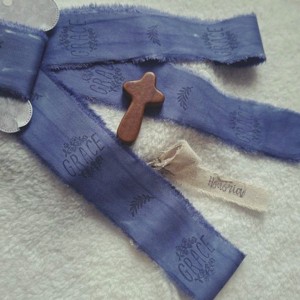 Kézzel festett és bélyegzett, tépett, pamutszalag, Bibliai, igés, felirattal- skék- 029 - Meska.hu