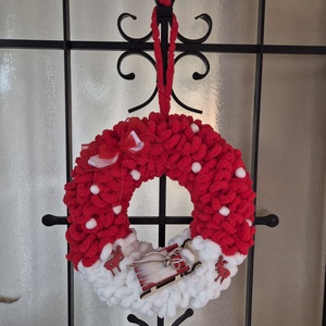Karácsonyi ajtódísz szánkós piros, Karácsony, Karácsonyi lakásdekoráció, Karácsonyi ajtódíszek, Kötés, MESKA