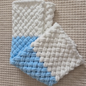 Babatakaró fehér-világoskék színben - otthon & életmód - babaszoba, gyerekszoba - babatakaró, gyerek pléd - Meska.hu