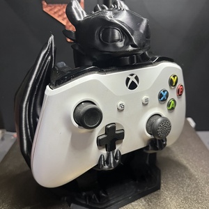 Éjfúria kontroller- és telefontartó � 3D nyomtatott gamer dekoráció, Otthon & Életmód, Tárolás & Rendszerezés, Kontroller tartók, Mindenmás, MESKA