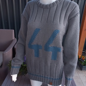 Férfi pulóver szám felirattal - ruha & divat - férfi ruha - férfi pulóver - Meska.hu