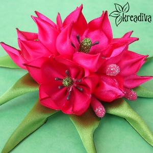 Rózsaszín-pink tulipáncsokor virág hajdísz levelekkel - Meska.hu