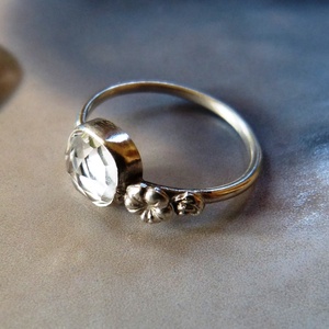 Hegyikristály ezüst gyűrű virágokkal -  - Meska.hu