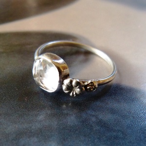 Hegyikristály ezüst gyűrű virágokkal -  - Meska.hu