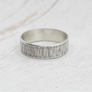 Ezüst karikagyűrű (rusztikus, kalapált) - ékszer - gyűrű - kerek gyűrű - Meska.hu