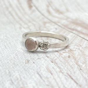 Rózsakvarc ezüst gyűrű virággal - ékszer - gyűrű - szoliter gyűrű - Meska.hu