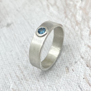 Modern ezüst gyűrű kék topázzal - ékszer - gyűrű - szoliter gyűrű - Meska.hu