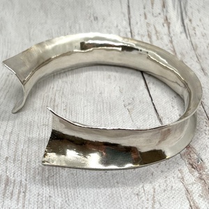 Széles ezüst karperec  - ékszer - karkötő - karperec - Meska.hu